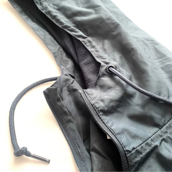 Men’s Red and Blue Windbreaker with pouch Sz L NWOT - Picture 4 of 4